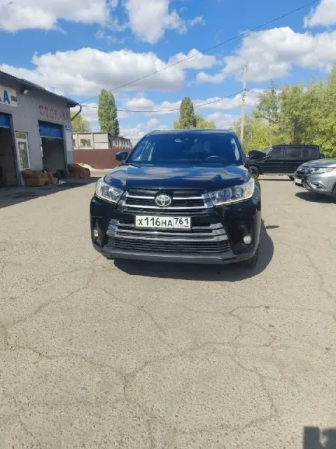 Toyota хайлендер 3 поколения 2017 год, 3,5 литра постоянный полный привод в машине все работает, вло... - фотография