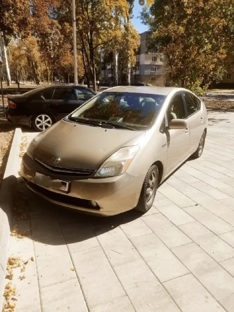 Продам toyota prius 20 кузов. год выпуска 2008. собствeнник. учёт днр пробег 340 тыс км левый руль.... - фотография
