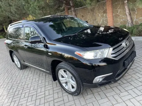 Toyota highlander-2011 год-6-месяца-черный-на черном салоне! 3.5-бензин-v6 -(273-лошадки!) привод -п... - фотография