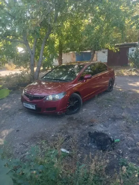 Продам личный honda сивик 8 д4 с пробегом 210 тысяч с мотором 1.8 vtc цепной с надёжной 6 ступенчато... - фотография