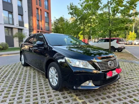 Toyota camry, 2.5 объём, пробег 127.000, реальный, отличная комплектация, кожаный салон, камера, кли... - фотография