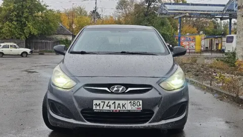 Hyundai solaris 2014 года выпуска, двигатель 1,4 бензин, пробег 333 тыс км, акпп. автомобиль в хорош... - фотография