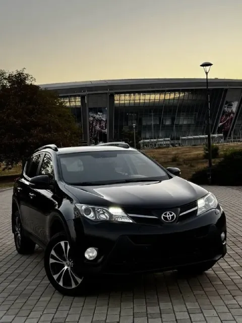 В продаже toyota rav4 2015 года выпуска автомобиль на моторе 2.0 бензин. мотор работает идеально, не... - фотография