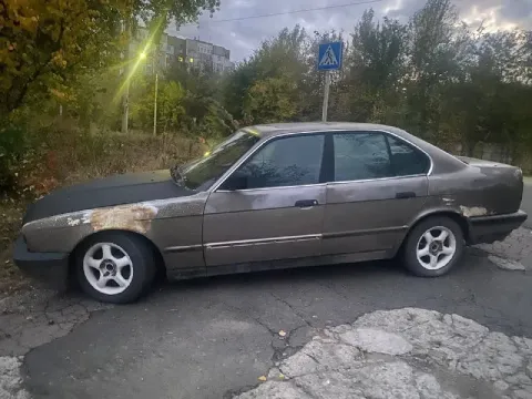 Продам bmw е 34 легендарная мотор 2.5 рядная шаха ходовая мотор и кпп на отлично на полном увереном... - фотография