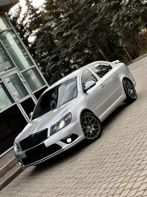 Skoda octavia vrs
Год выпуска - 2011
Двигатель - 2.0tsi
Кпп - автоматическая
Цена - 1.250.000₽
Тел. ... - фотография