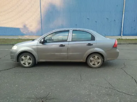 Продам aveo 2007 год. пробег 372000. мотор делал, ходовая в порядке. по кузову надо заниматься. цена... - фотография