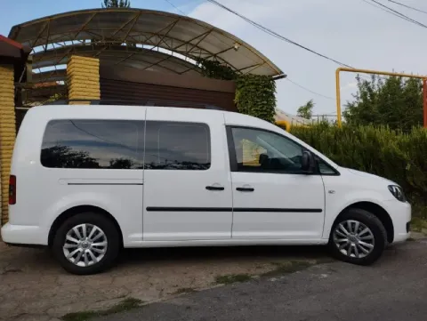 Volkswagen caddy maxi 2014. Заводской пассажир, 7 мест. 2.0,140лс. Мкп-6 ступеней. Два ключа, книжки... - фотография