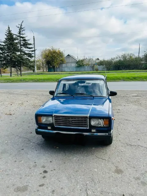 Здравствуйте, продается ваз 2107 2005 года выпуска мотор 1,6 карбюратор комплектация магнитофон каме... - фотография