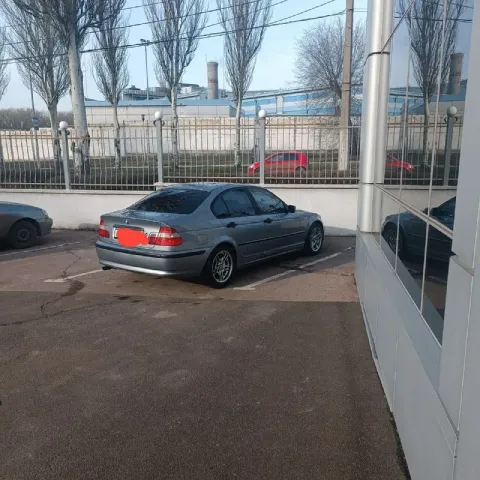 Bmw 316i 2004 рестайлинг. механика, контрактный двигатель 2 литра. вся ходовка поменяна, новая рулев... - фотография