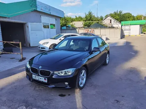 Bmw 320i f30 2.0 мотор, 2015 год, пробег 195 тыс км. двухзонный климат, кожа, камера, парктроники, э... - фотография