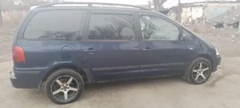 Продаётся минивен volkswagen шаран 2.0 бензин 2000г. Пробег 378т. Км. Машина в мариуполе.   Очень уд... - фотография