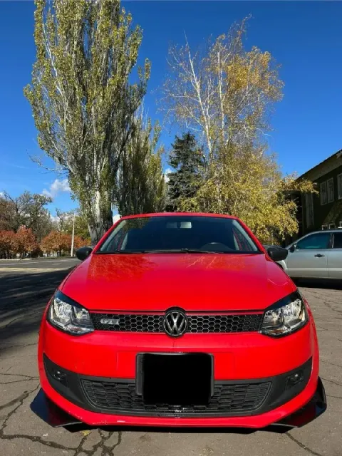 Продам volkswagen polo 2012 года. Двигатель 1.4. Кпп механика 5ст. Пробег оригинальный 162 тысячи км... - фотография