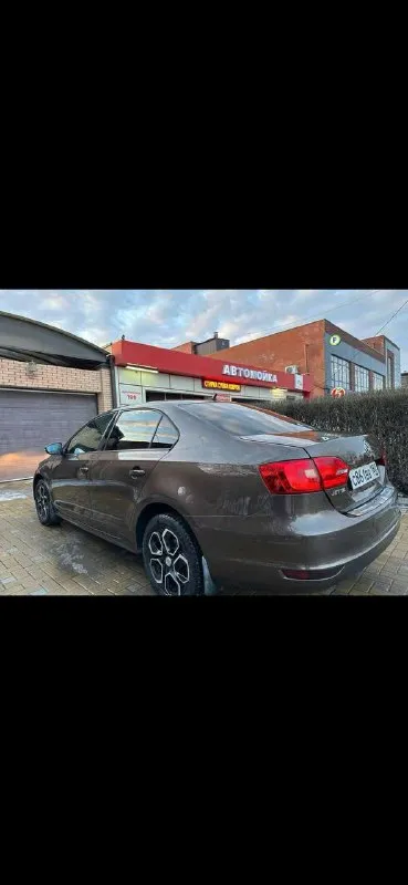 Продам! Джетта 1.6, 2013 года выпуска цена 1000000 рублей, торг уместен резина зима и лето куплены в... - фотография