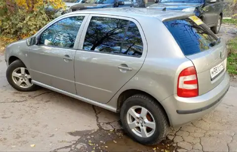 Продам skoda fabia ( skoda фабия)   2006 г. 1,2 бензин. Диски литые r 14 на хорошей зимней резине. М... - фотография