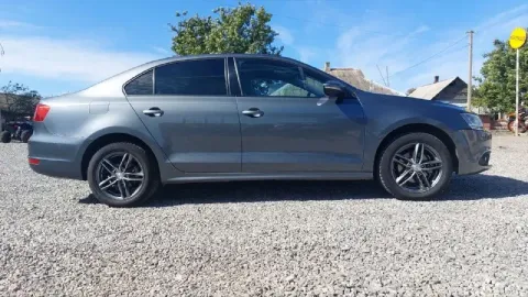 Продаю volkswagen jetta 2012года. Мотор 1.6 атмосферный на автомате. Мексиканская сборка. Пробег 180... - фотография