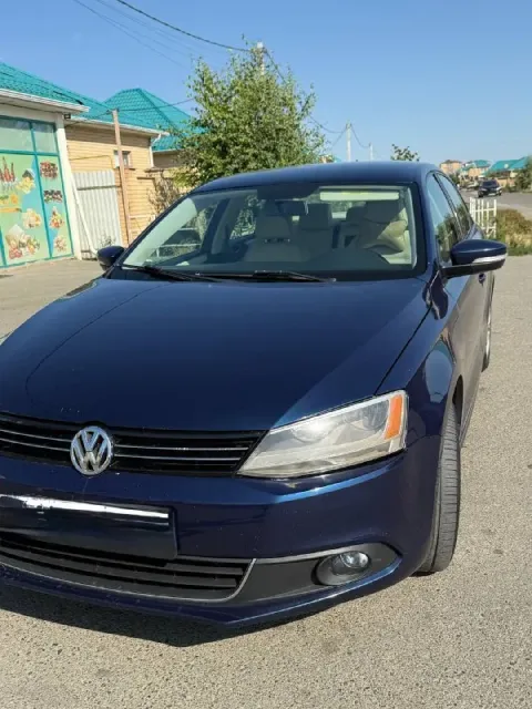 Продается volkswagen jetta 2.5л 2011 год
-Пробег: 115.000 км
-Все стекла заводские включая лобовое
-... - фотография