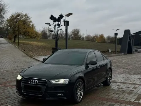 Продам audi a4 в кузове b8 рестайлинг 2013 года выпуска мотор 1.8t пробег 125.000 км коробка автомат... - фотография