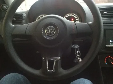 Декоративная хром накладка на руль (нижняя) для vw:
- Golf 6/jetta 5-6/polo/polo sedan/touran/caddy ... - фотография