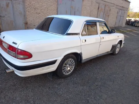 Продам газ 3110 год 2001. пробег 213500 км. мотор 2,5 16 кл. кпп 5 ск. два комплекта колёс, зимние к... - фотография