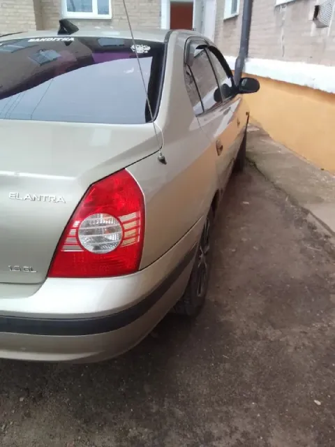 Продам hyundai доки впорядке сел уехал звоните цена 450 к авто без вложений 79490591038 всё розкажу... - фотография