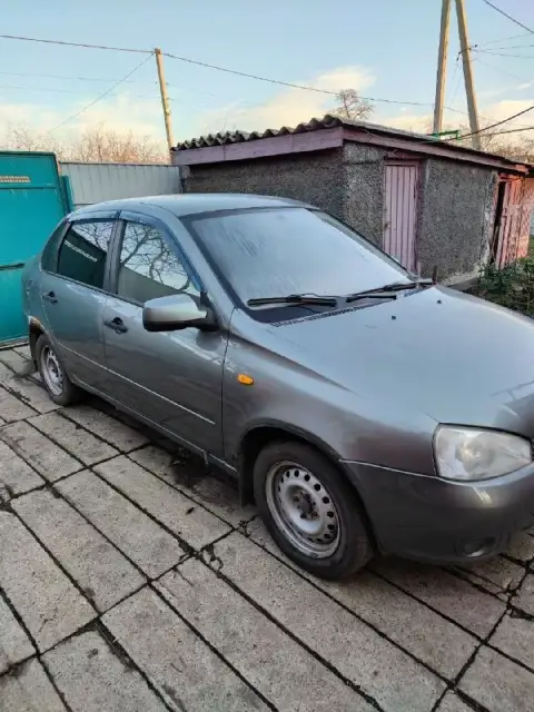 Продам калину 2008 г. , двигатель 1,4 16 клапанная. Простояла год (некогда заниматься), отдам задние... - фотография