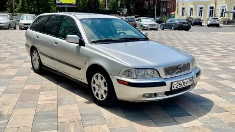 Продам volvo v 40. бензин 1.8. 2002 год выпуска. цена 550000 р. пробег 325500 км мариуполь максималь... - фотография
