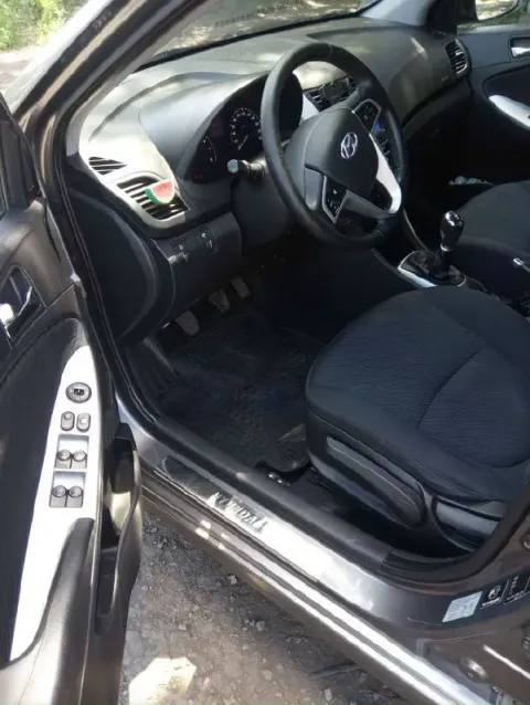Продам hyundai солярис -2011 года. двигатель -1.6 кпп -5 ст. механика цена -650 тысяч рублей. +79494... - фотография