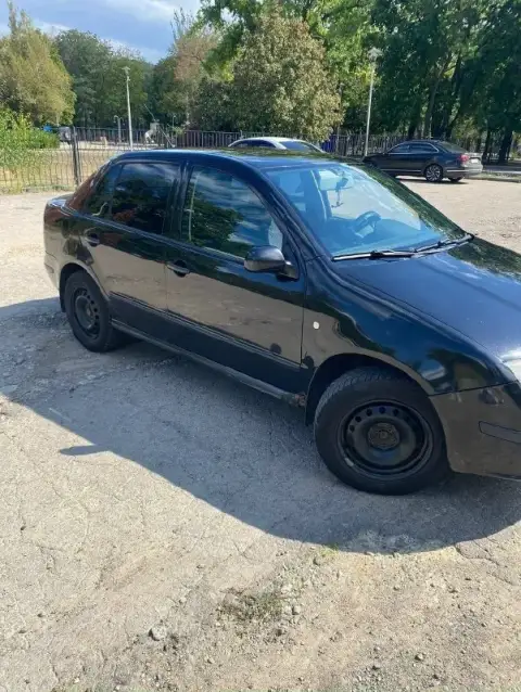Skoda fabia 1,4 2007 продам свою хозяйскую машину!!! Машина обслужена кондер работает масла фильтра ... - фотография