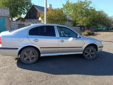 Продам skoda тур 2008г двигатель 1,6 пробeг pодной 350 000 все стекла и железо оригинальные. Аккумул... - фотография