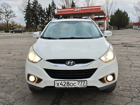 Hyundai ix35. объём 2.0. автомат. 2012г с пробегом 142т. в нем имеется: полный электро пакет, склады... - фотография
