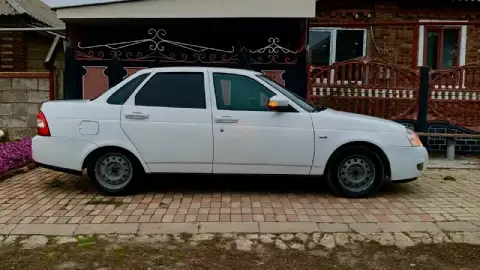 Срочно, продам свой автомобиль, оформлена на меня, приора 2009 года, комплектация норма, без кондици... - фотография