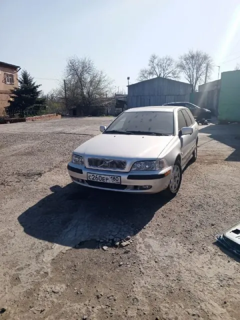 Продам volvo v 40. бензин 1.8. 2002 год выпуска. цена 450000 р. пробег 325500 км мариуполь максималь... - фотография
