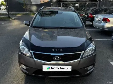 Kia ceed в хорошем состоянии
Вложений не требует
Объем 1.6
Масло не ест
Не пинает
188000 Родного про... - фотография