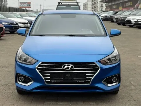 Продам hyundai solaris 2017г 1.6 акпп авто в отличном состоянии, с хорошей комплектации : линзованая... - фотография