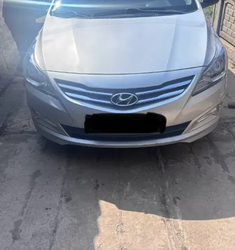 Продается авто hyundai солярис 2014 года выпуска коробка автомат в сером цвете пробег родной 100000... - фотография