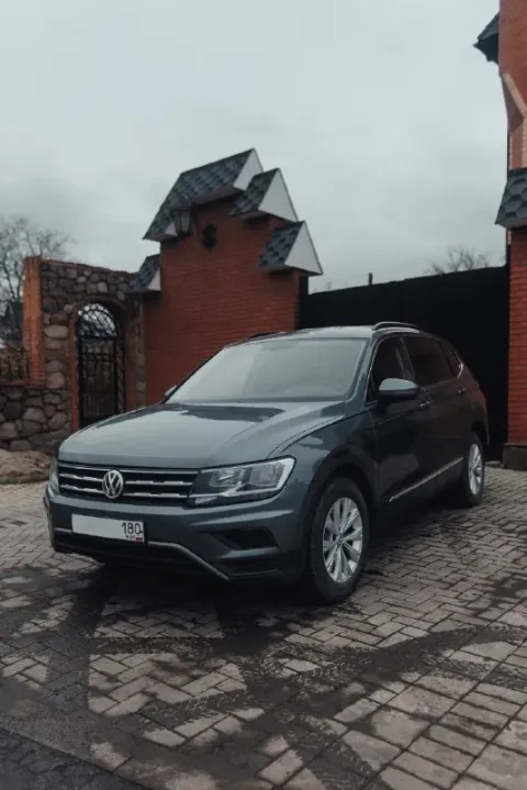 Продам volkswagen tiguan 7 мест. vin: 3vv3b7ax2jm092014 год: 2017 пробег : 136 т км двигатель: 2.0т... - фотография