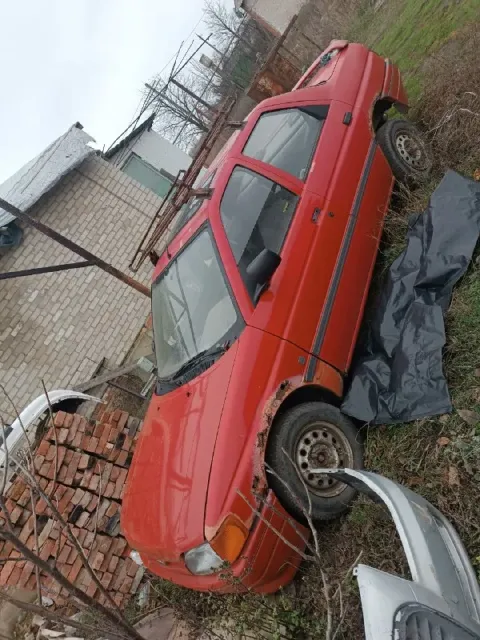 Продам ford орион 91 года. на ходу, заводится едет. гбо пропан. требует сварочных работ, днище арки.... - фотография