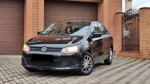 🚗 продам автомобиль volkswagen polo ▶️ год выпуска: 2011 ▶️ объём двигателя:1.6 ▶️ автомат ℹ️ описан... - фотография