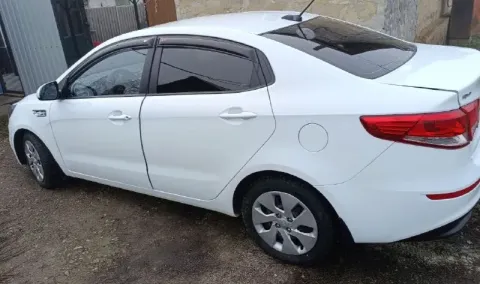 Продам kia рио 1.6 рестайлинг 2017 год. 6 ступенчатая механическая коробка передач, авто в очень хор... - фотография
