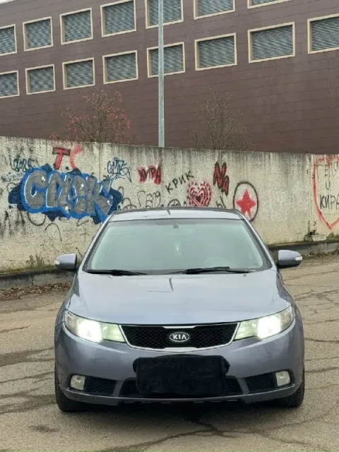 Продам kia cerato. Сборка корея. Год:2010. Объем:1.6. Кпп:чистый автомат. Автомобиль в отличном сост... - фотография