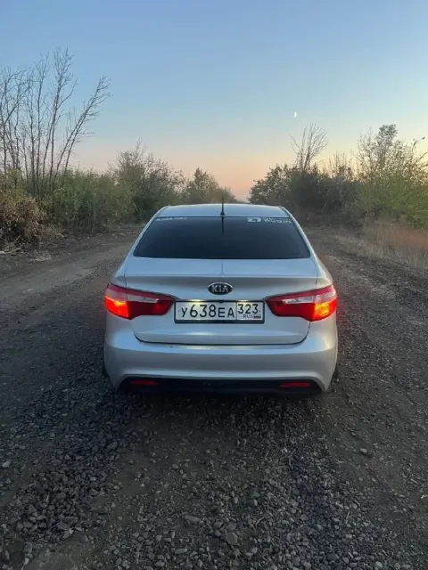 Продам kia rio 2013 года выпуска, оснащенный бензиновым двигателем объемом 1.4 литра и механической ... - фотография