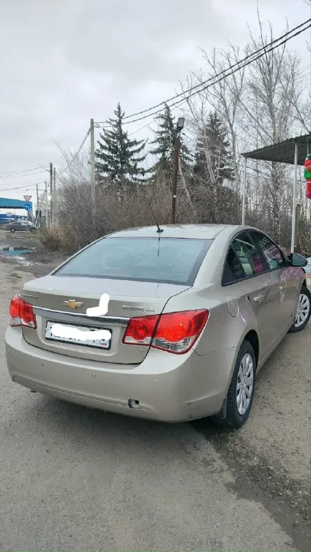 Продам chevrolet круз 2011 года выпуска на автомате. Двигатель 1.8(141 л. С)не дымит, масло не ест. ... - фотография