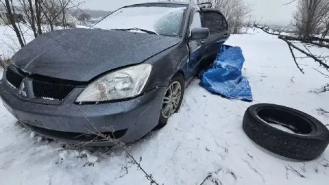 Продажа целиком mitsubishi lancer ix, 1.6,, 2006г. Заводится, в каком-то смысле едет) 65 000р. Луган... - фотография