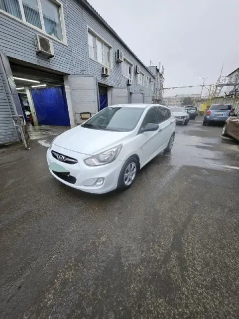 Автомобиль hyundai solaris 2014 г. в.1.4.ат. в превосходном состоянии. абсолютно весь целый. с зелён... - фотография