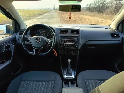 Volkswagen polo v рестайлинг мотор 1.6 mpi 110 л. с коробка 6 ст. классический автомат aisin без дтп... - фотография