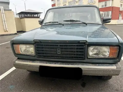 Ваз2107, карбюратор, по ходовой на 4+, по кузову все на фото, по салону печально снял дверные карты ... - фотография