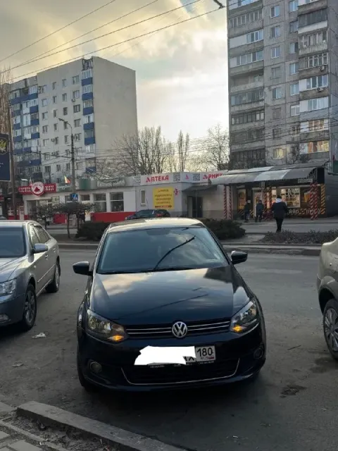Продам фольксваген поло 2011 год выпуска в хорошей комплектации коробка автомат подогрев сидений под... - фотография