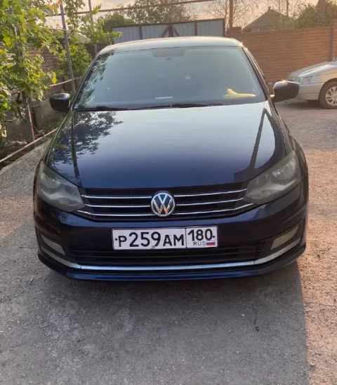 Продам личный автомобиль volkswagen polo 2015 года, двигатель 1,6 бензин, мкпп, пробег 175тыс. км. ,... - фотография