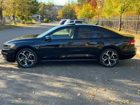 Цена - 2700000 рублей продам volkswagen passat b8, в комплектации r-line, 2020 год, 2.0 tsi. акпп -... - фотография
