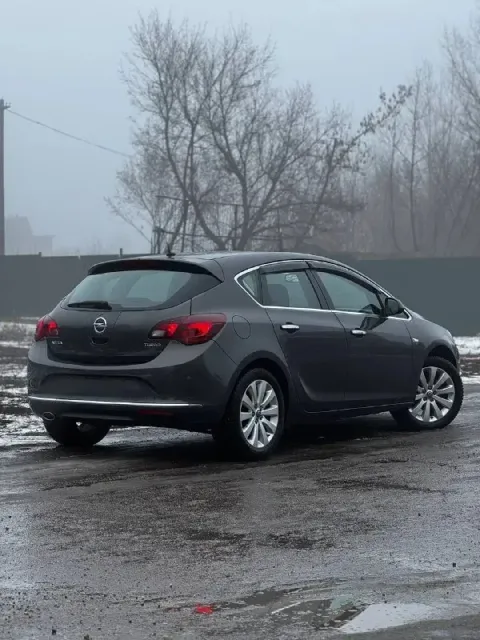 Opel astra j 2012 at 1.4 turbo авто в идеальном состоянии салон как в новом автомобиле оригинальный... - фотография